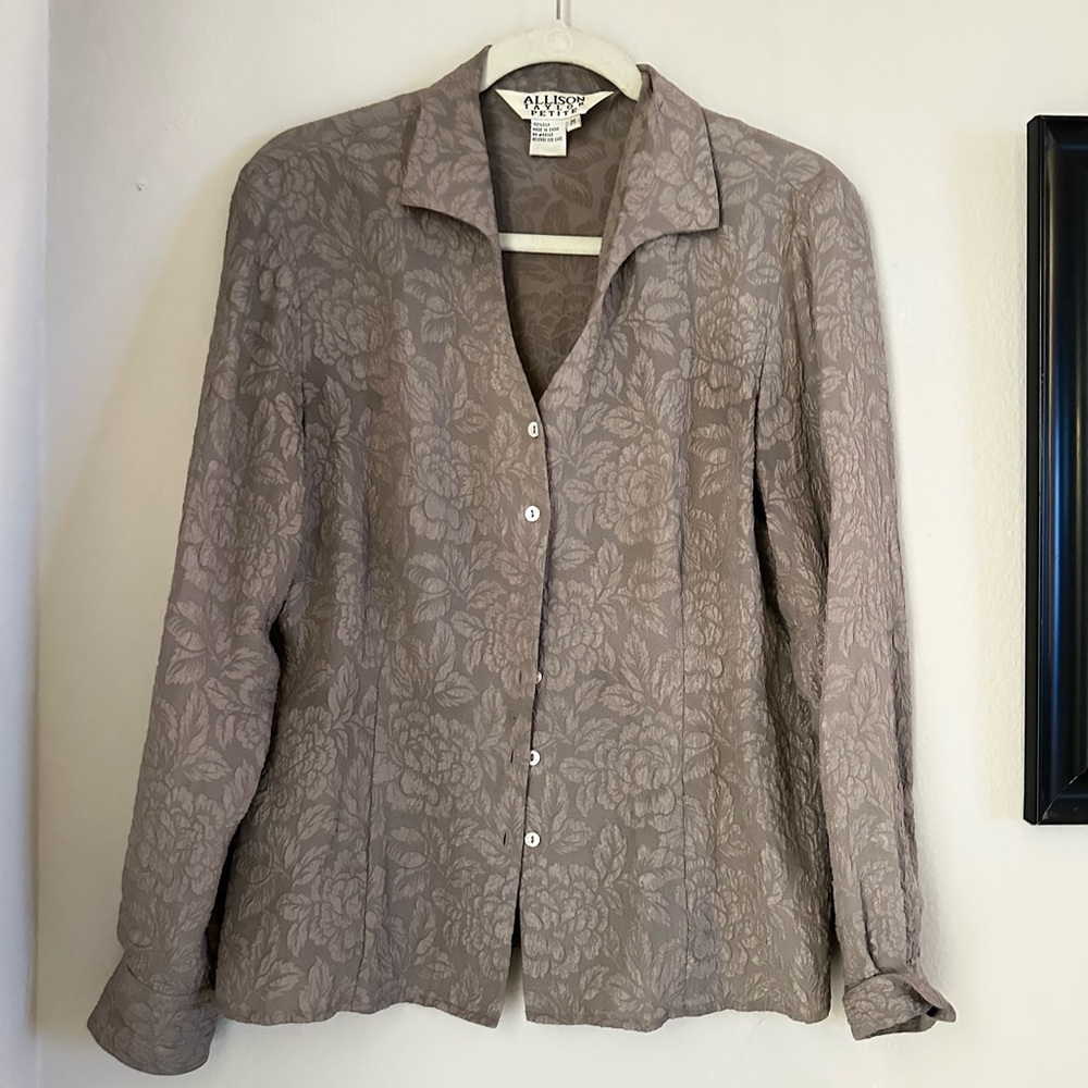 Allison Taylor Petite Women's 100% silk gray button up blouse Size petite medium